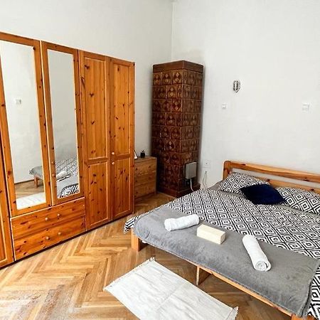 Nice Bedroom Near The Bus And Train Station Cracóvia Exterior foto
