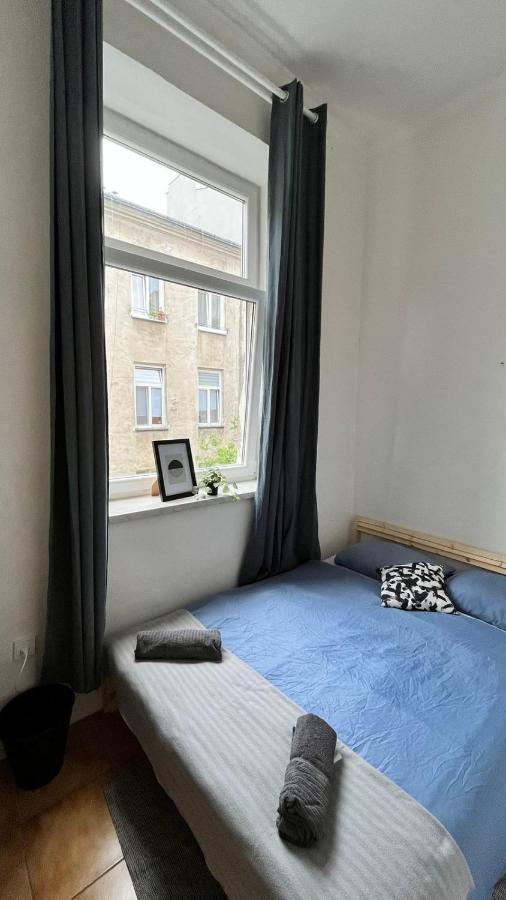 Nice Bedroom Near The Bus And Train Station Cracóvia Exterior foto