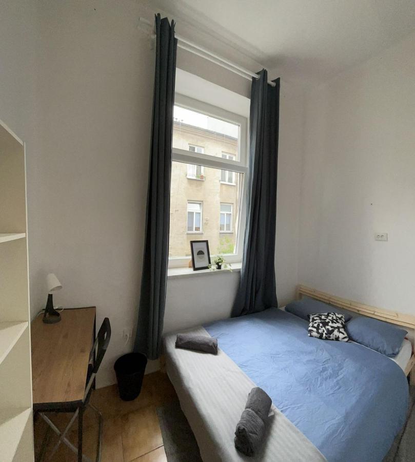 Nice Bedroom Near The Bus And Train Station Cracóvia Exterior foto